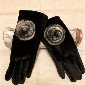 Velvet ladies Glover with faux fur rosettes at wrist. Size Medium.